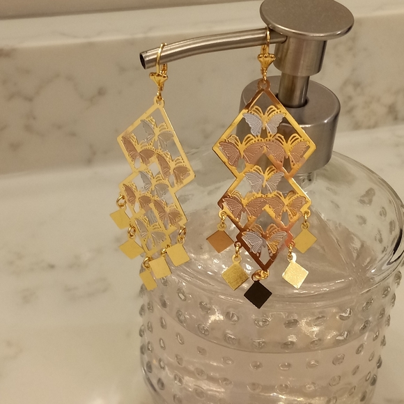 Butterfly  Earrings  Gold Layered Three Tones NWOT(ORO LAMINADO) - Picture 2 of 9